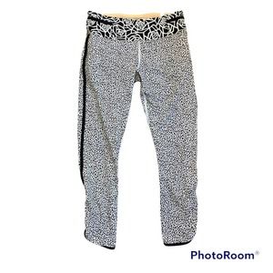 Lululemon Real Quick Tight Miss Mosaic White / Posey Black White Size 8